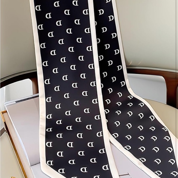NWT Elegant Black lettered Silk Scarf - Picture 4 of 4